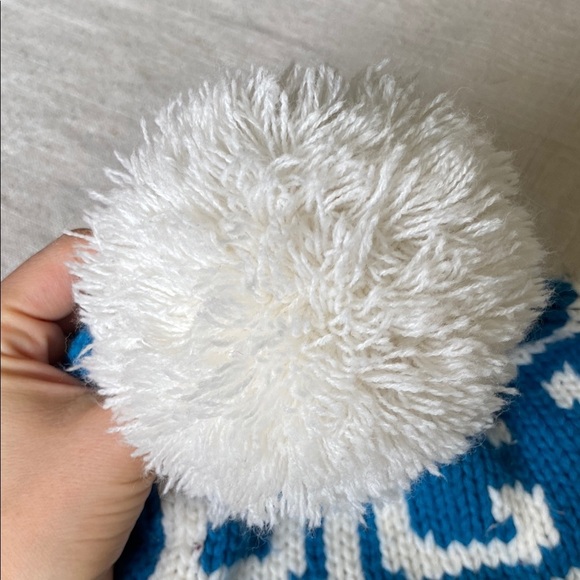 Iconic BIG WHITE Ski Resort Blue and White Knit Hat with Pom-Pom - Picture 3 of 6